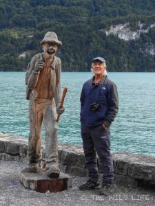Brienz is a charming little town at the Lake Brienz embedded in the alps of Switzerlands Berner Oberland keeping its Swiss traditions like wood-carving alive.