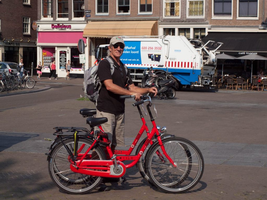 Was machen in Amsterdam? Holland, klein Venedig mit dem Rad. What to do in Amsterdam in 2 days? A Bicycle Tour. This belongs to the craziest things to do in Amsterdam City Center!
