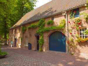 Arcen Castle Gardens situated in Arcen Limburg, a must for friends of magnificent gardens and castles. Arcen NL lies in South Limburg. Get tips to visit Arcen Park in the Netherlands, Acen Maps, Self Catering Accommodation and Zuid Limburg B&B.