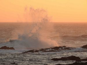 Waves during sunset at Storms River, South Africa. FOTOMOTO.API.setBoxImage(https://greyworldnomads.com/wp-content/uploads/2017/04/waves-in-sunset-storms-river-1.jpg)