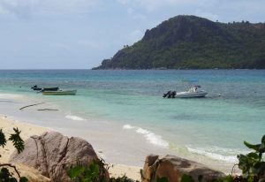 Praslin is one of the granite islands of the Seychelles with the best beaches you can imagine. A tropical paradise for nature lovers above and under the water.