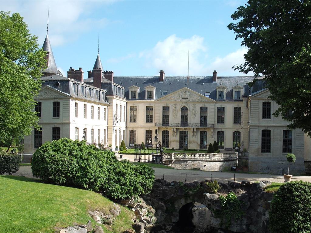 Chateau D'Ermenonville - castles near paris, chateau holidays in france 