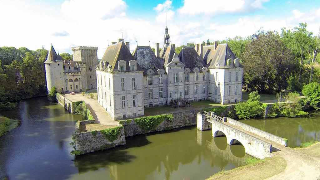 Château de Saint Loup, fairy tale castle, chateau holidays in France